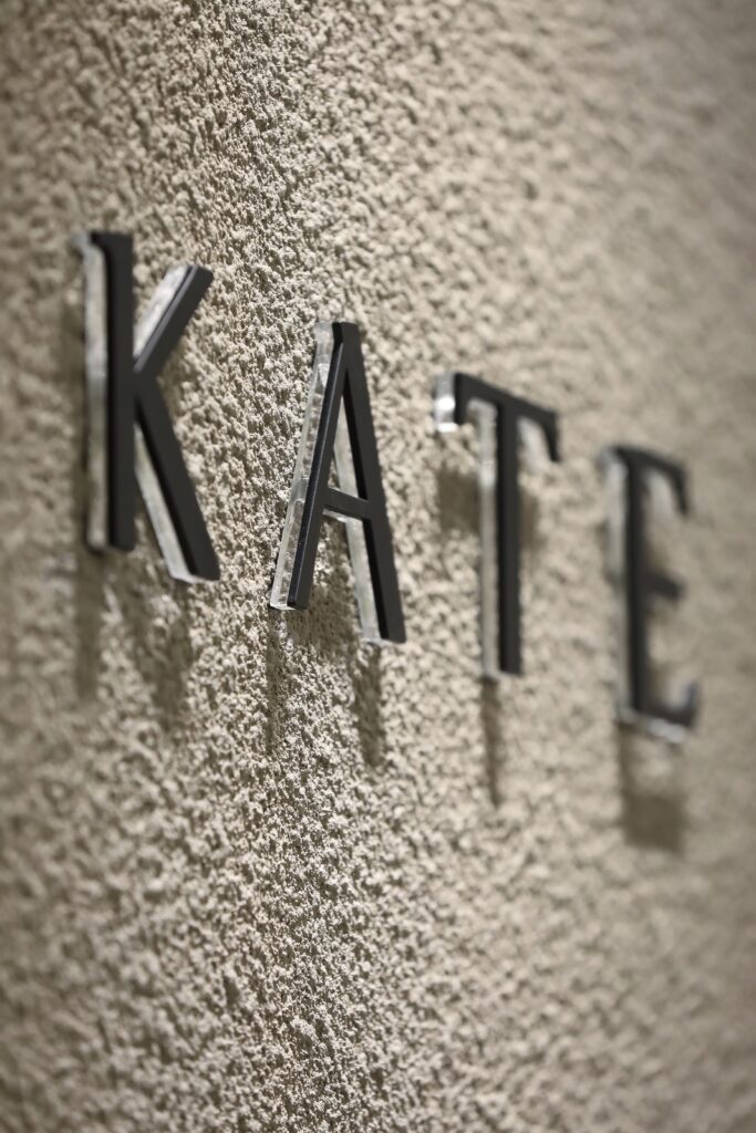 홍대 케이트의원 KATE 로고 사인